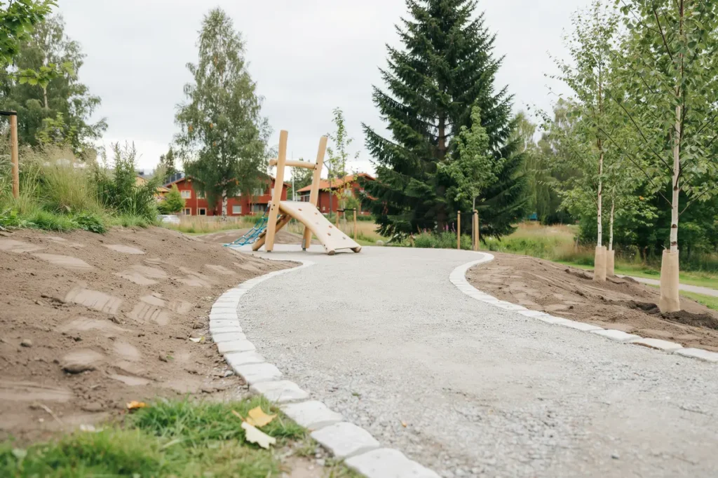 finplanering och grusg ngar f r lekpark i s vast